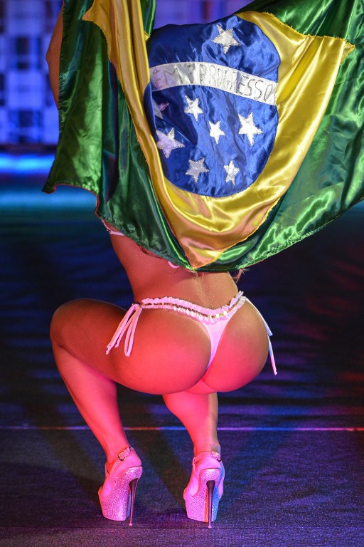 Попка бразильянки