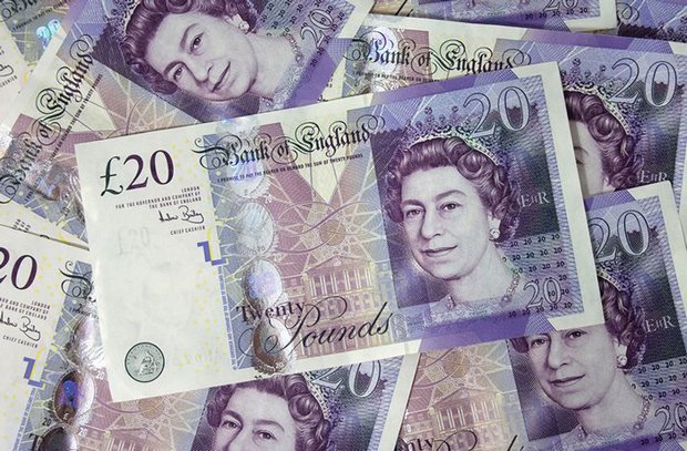 Британский фунт признали худшей валютой с начала 2016 года