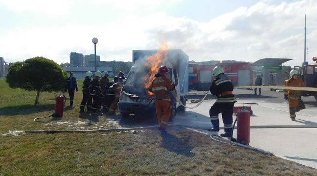 В Волковыске спасатели ликвидировали возгорание «Газели» на АЗС