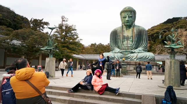 В японском городе Камакура туристам запретили есть во время прогулок