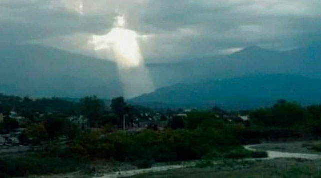 ФОТОФАКТ: Образ Иисуса Христа появился в небе над Аргентиной