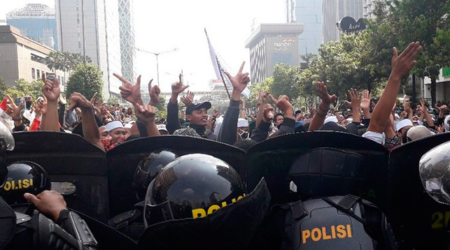 Шесть человек погибли в результате столкновений в Джакарте