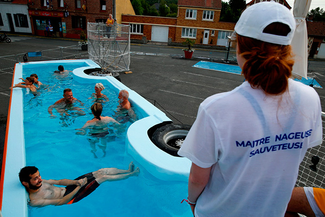 ФОТОФАКТ: Во Франции открылся бассейн… в автобусе