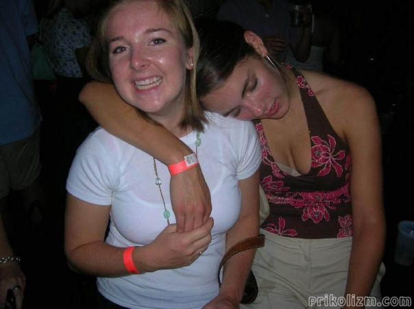 Пьяные девушки (159 фото). Засветы и приколы пьяных баб