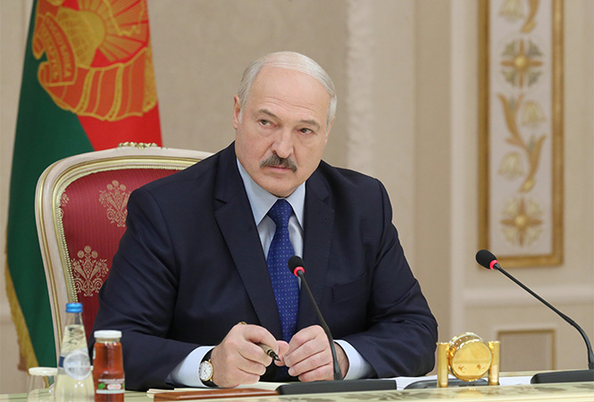 Лукашенко наказал Сиваку вместе с милицией навести полный порядок в Минске